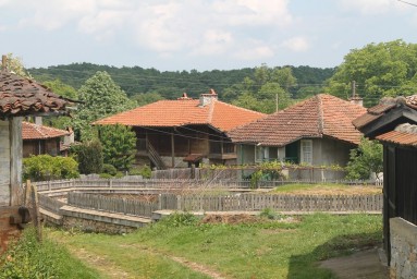 Черепичные крыши старинных домов