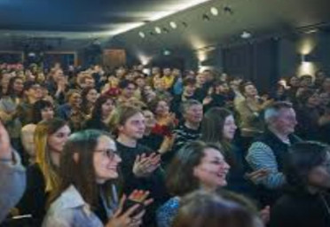 Киносеанс в сельском клубе